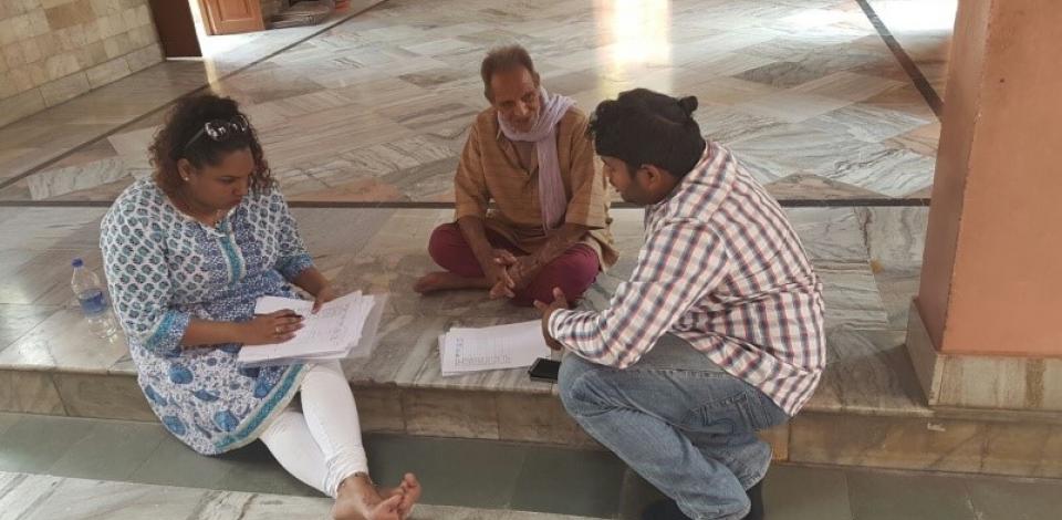 © NLR Women collecting data